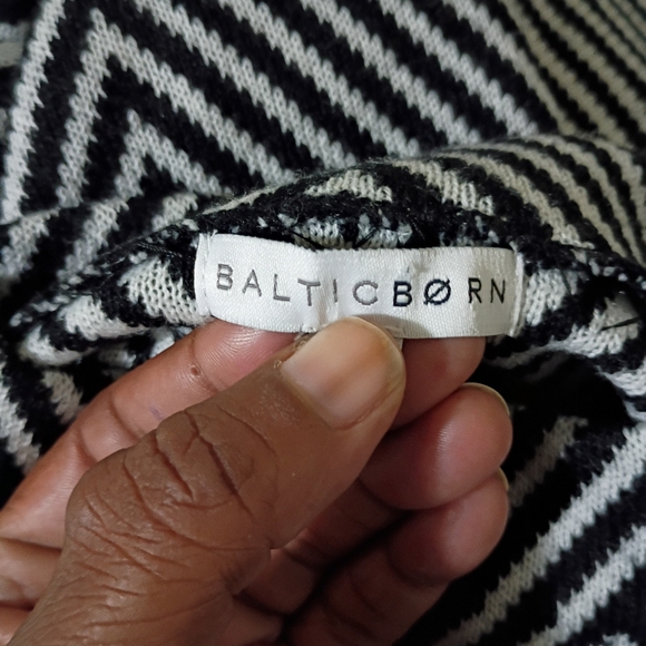 Balticborn Black and White Chevron Mock Neck Striped Sweater Small Soft Stretchy - Picture 5 of 11
